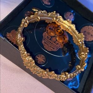 alex and any bracelet with stickers